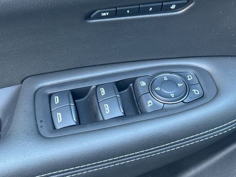 Used 2025 Cadillac XT6 Luxury image 11