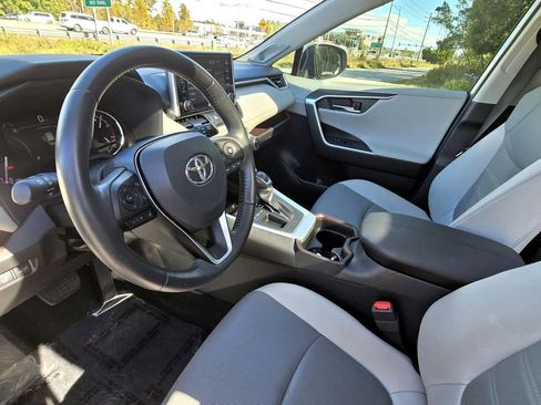 Used 2021 Toyota RAV4 Limited image 25