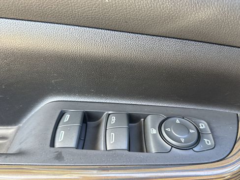 Used 2023 GMC Acadia SLE w/ Driver Convenience Package FWD image 14