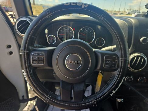Used 2017 Jeep Wrangler Sahara w/ Connectivity Group image 35