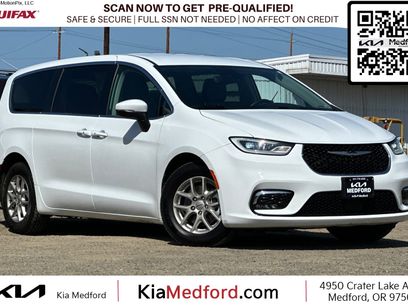 Used 2023 Chrysler Pacifica Touring-L