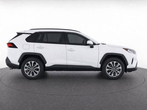 Used 2020 Toyota RAV4 XLE Premium FWD image 8