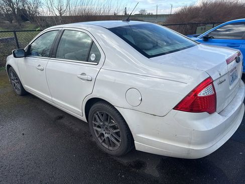 Used 2011 Ford Fusion SE image 2