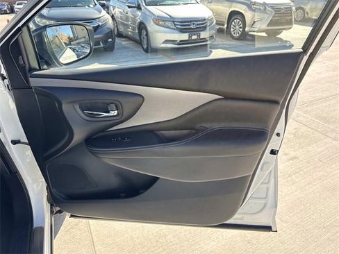 Used 2024 Nissan Murano SV w/ SV Midnight Edition Package image 13