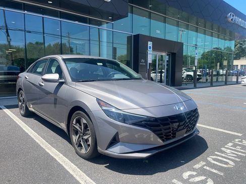 Used 2023 Hyundai Elantra SEL w/ Convenience Package FWD image 6