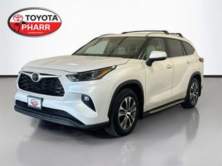 Used 2023 Toyota Highlander XLE FWD video 1