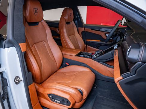 Used 2022 Lamborghini Urus image 19