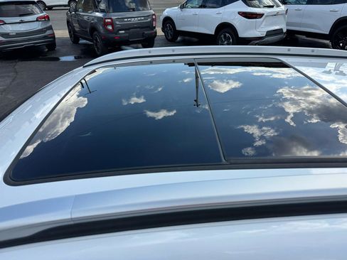 Used 2025 Buick Encore GX Avenir w/ Avenir Technology Package image 12