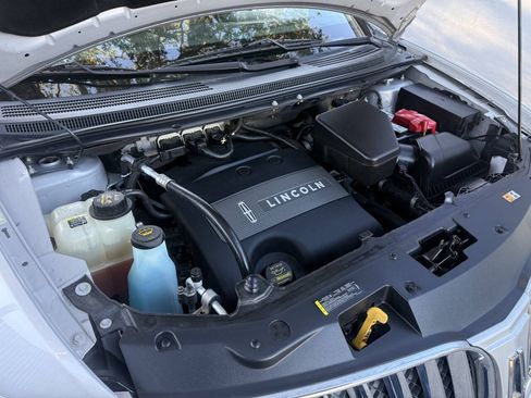 Used 2013 Lincoln MKX FWD image 18