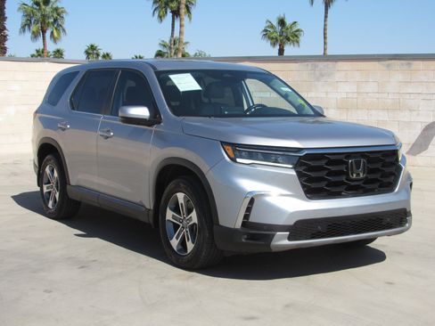 Used 2024 Honda Pilot EX-L image 2