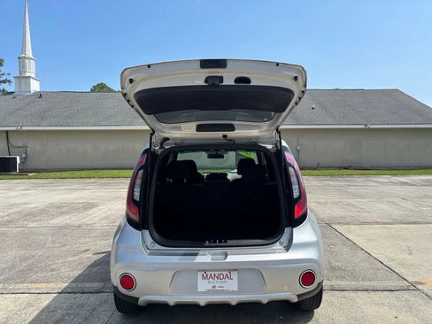 Used 2017 Kia Soul + FWD image 17