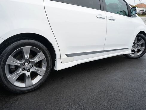 Used 2014 Toyota Sienna SE image 5