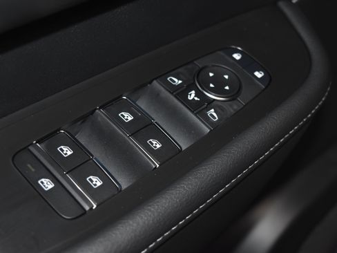 New 2026 Nissan Armada SL w/ Captain's Chari Seat Package image 5