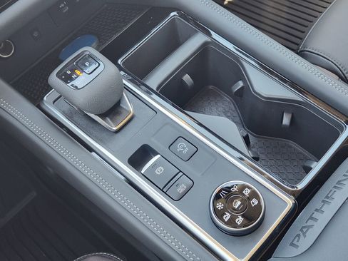 New 2026 Nissan Pathfinder Platinum AWD/4WD image 19