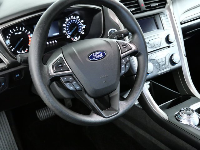 Certified 2017 Ford Fusion SE FWD image 19