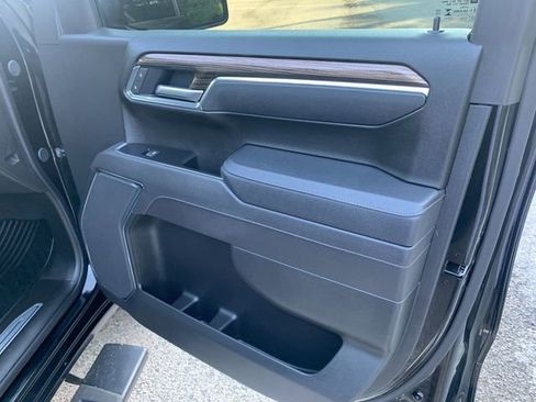 Used 2025 Chevrolet Silverado 1500 LT AWD/4WD image 13