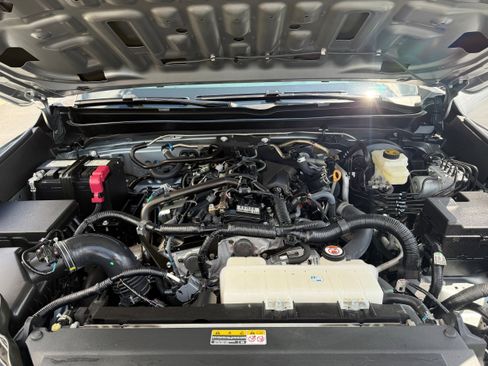 Used 2025 Toyota Tacoma SR5 AWD/4WD image 16