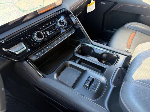 Used 2025 GMC Sierra 2500 AT4 image 13