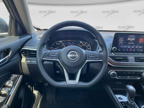 Used 2023 Nissan Altima 2.5 SV FWD image 12