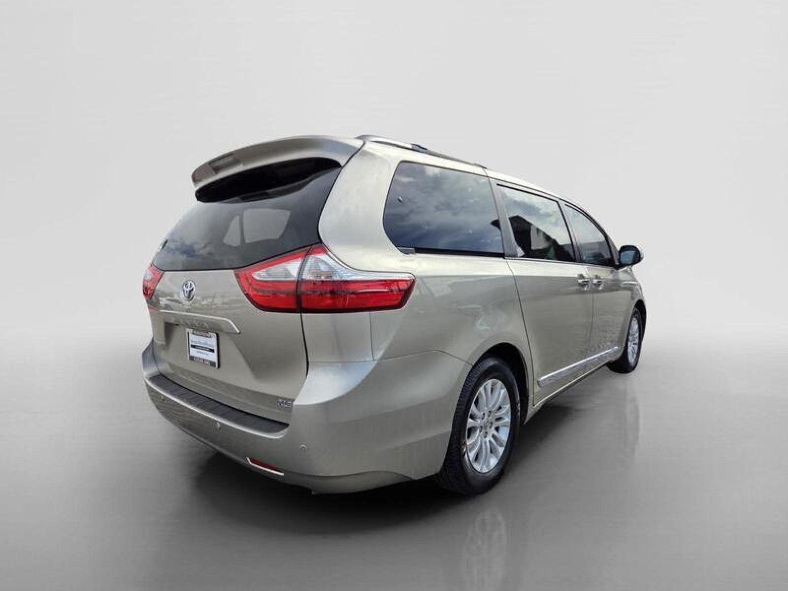 Used 2017 Toyota Sienna XLE Premium FWD image 5