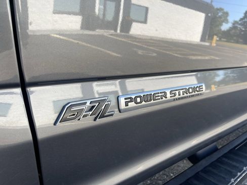 Used 2022 Ford F250 Lariat w/ Black Appearance Pkg image 22