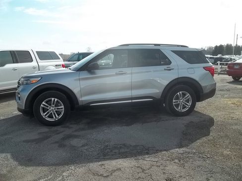 Used 2020 Ford Explorer XLT w/ Equipment Group 202A image 2