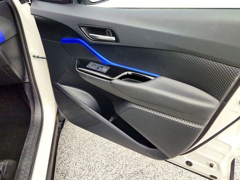 Used 2021 Toyota C-HR XLE FWD image 23