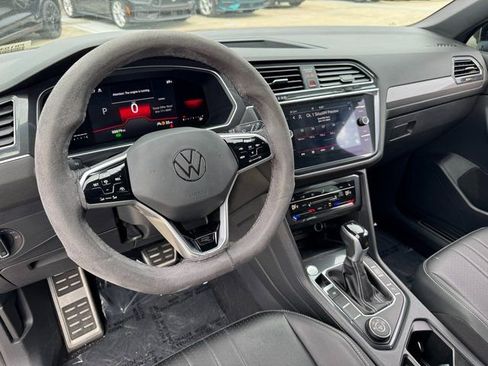 Used 2023 Volkswagen Tiguan SE R-Line image 3