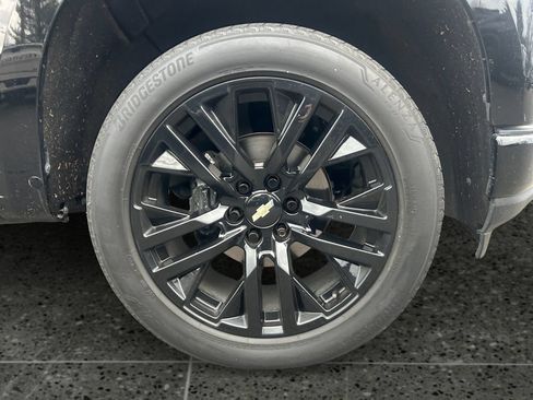 Used 2022 Chevrolet Silverado 1500 High Country w/ Technology Package AWD/4WD image 10