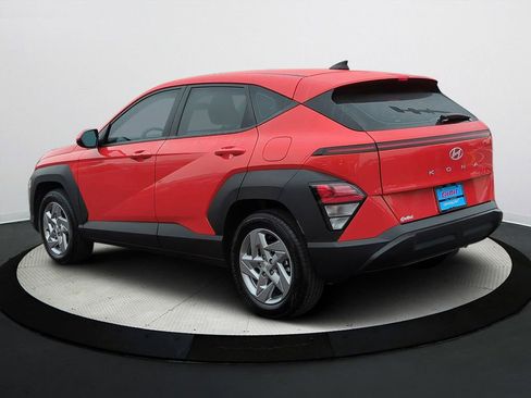 Certified 2025 Hyundai Kona SE image 6