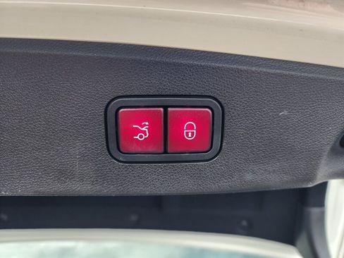 Used 2014 Mercedes-Benz E 350 Sedan image 17