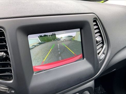 Used 2019 Jeep Compass Latitude w/ Cold Weather Group AWD/4WD image 21