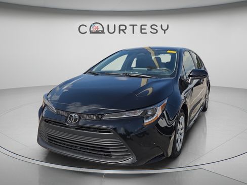 Certified 2023 Toyota Corolla LE FWD image 1
