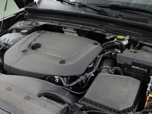 Used 2024 Volvo XC40 B5 Plus AWD/4WD image 45