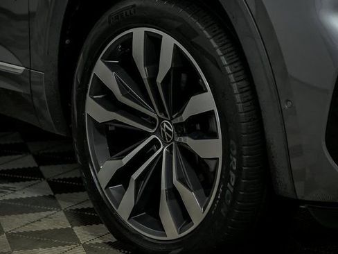 Used 2022 Volkswagen Atlas SEL Premium image 3