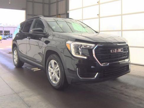 Used 2024 GMC Terrain SLE w/ Driver Convenience Package FWD image 4