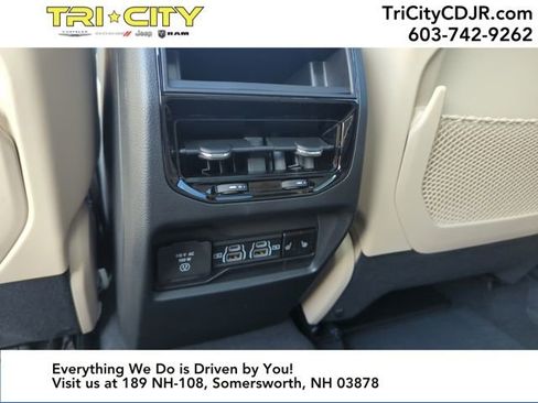 New 2025 Jeep Grand Cherokee Limited w/ Luxury Tech Group II image 25