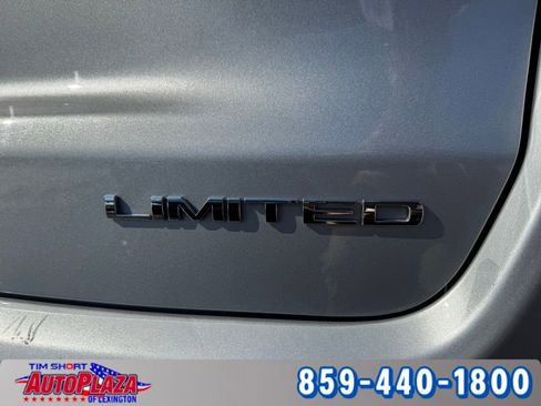 Used 2025 Jeep Compass Limited image 17