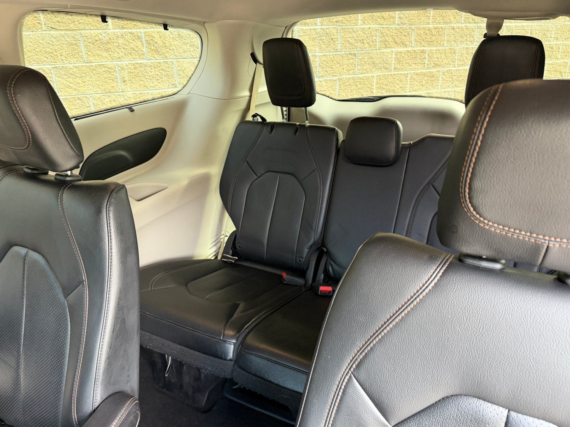 Used 2018 Chrysler Pacifica Touring-L FWD image 20