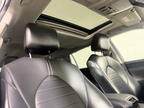 Used 2021 Toyota Highlander XLE AWD/4WD image 12