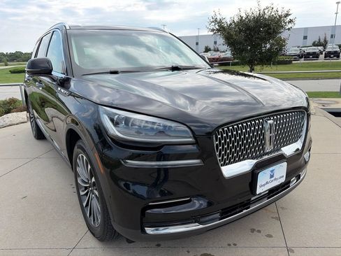 Used 2022 Lincoln Aviator Reserve w/ Equipment Group 201A AWD/4WD image 2