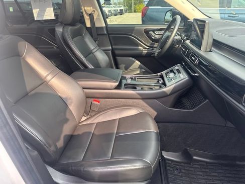 Used 2023 Lincoln Aviator AWD w/ Premium Package image 32