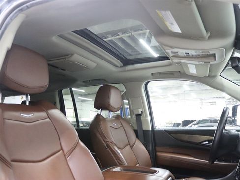 Used 2020 Cadillac Escalade ESV Luxury w/ LPO, Radiant Package AWD/4WD image 37