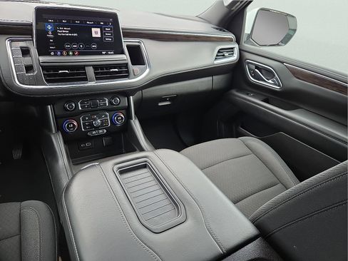 Used 2021 Chevrolet Suburban LS RWD image 13