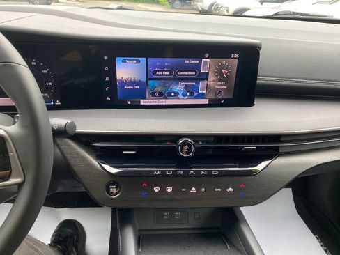 Used 2025 Nissan Murano SV AWD/4WD image 19