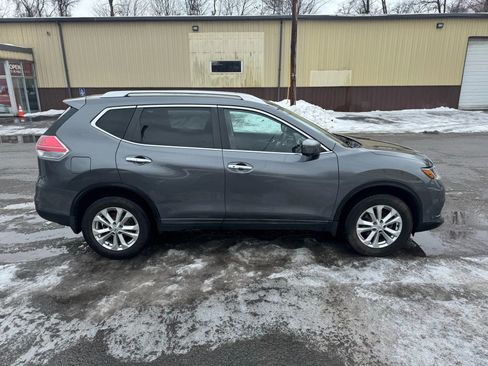 Used 2016 Nissan Rogue SV w/ SV Premium Package image 4