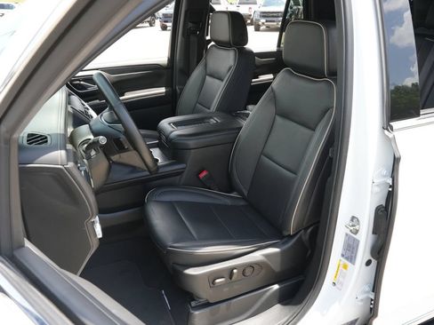 Used 2024 GMC Yukon SLT RWD image 16