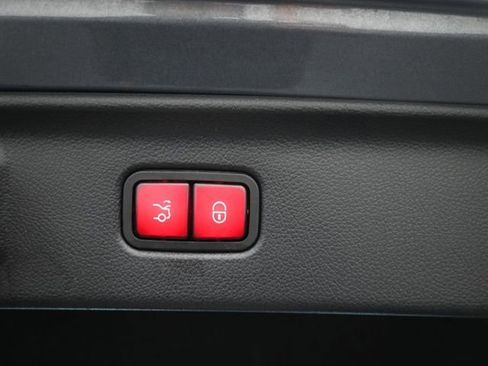 Used 2023 Mercedes-Benz S 500 4MATIC image 24