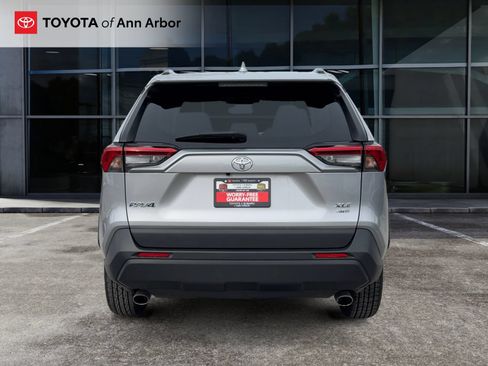 Used 2022 Toyota RAV4 XLE AWD/4WD image 9