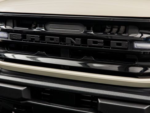 Used 2025 Ford Bronco Outer Banks AWD/4WD image 4